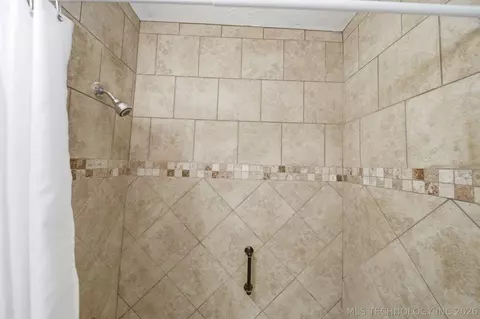 Bath - 217 E 34th St, Tulsa, OK 74105 photo 3 of 7