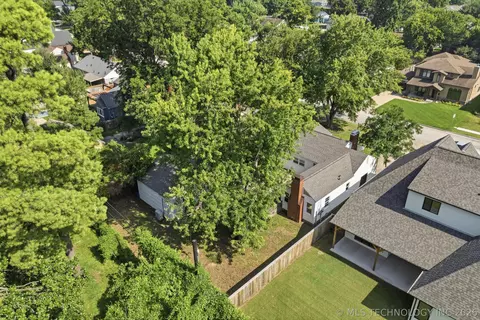 View/Area - 217 E 34th St, Tulsa, OK 74105 photo 2 of 5