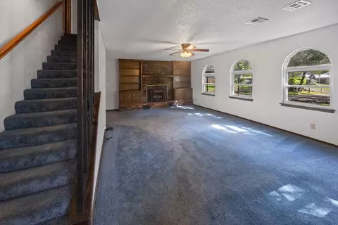 Living - 33960 Eagle Cir, Wagoner, OK 74467 photo 1 of 1