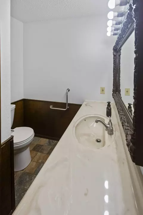 Bath - 33960 Eagle Cir, Wagoner, OK 74467 photo 2 of 2