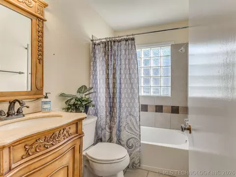 Bath - 1568 E 60 St, Tulsa, OK 74105 photo 2 of 4