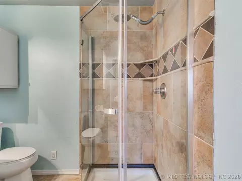 Bath - 1568 E 60 St, Tulsa, OK 74105 photo 3 of 4