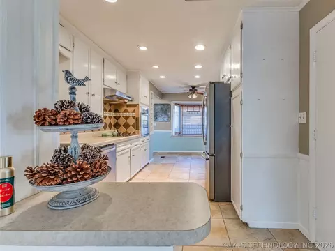 Kitchen - 1568 E 60 St, Tulsa, OK 74105 photo 1 of 5