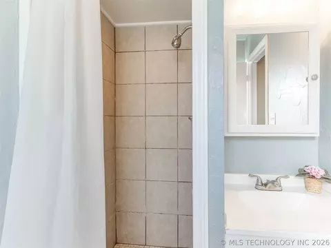 Bath - 1568 E 60 St, Tulsa, OK 74105 photo 1 of 4