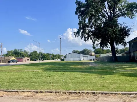 418 E 7th St, Dewey, OK 74029
