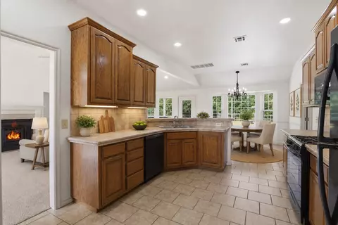 Kitchen - 13535 E 463 Rd, Claremore, OK 74017 photo 3 of 6