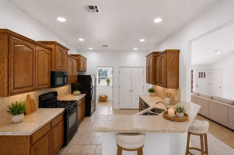 Kitchen - 13535 E 463 Rd, Claremore, OK 74017 photo 1 of 6