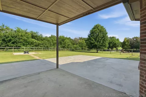 Exterior - 13535 E 463 Rd, Claremore, OK 74017 photo 6 of 9