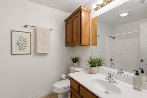 Bath - 13535 E 463 Rd, Claremore, OK 74017 photo 5 of 6