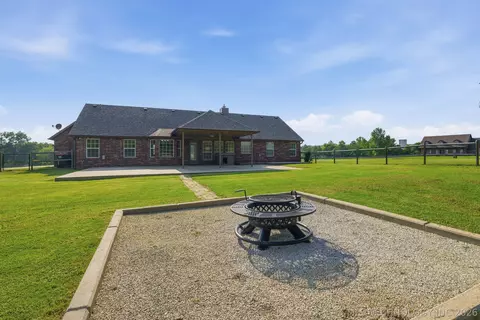 Exterior - 13535 E 463 Rd, Claremore, OK 74017 photo 8 of 9