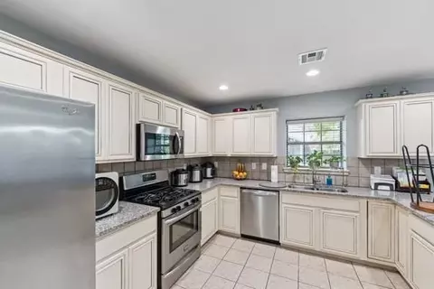 Kitchen - 20208 E 37th St S, Broken Arrow, OK 74014 photo 2 of 4