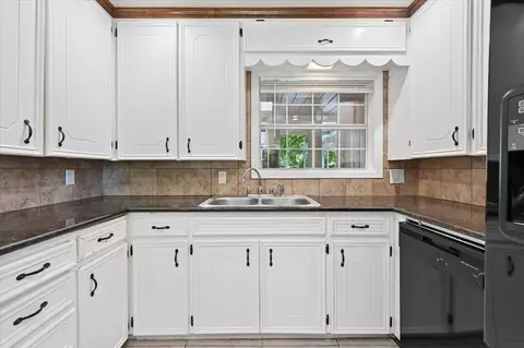 Kitchen - 1367 E 46th St, Tulsa, OK 74105 photo 2 of 5