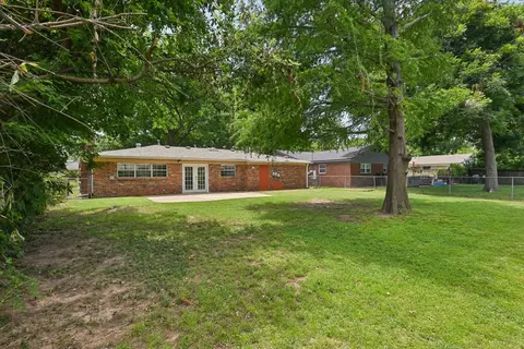 Exterior - 1367 E 46th St, Tulsa, OK 74105 photo 5 of 8