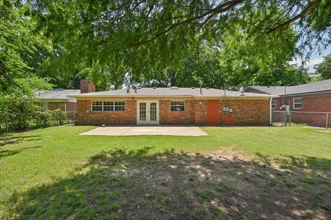 Exterior - 1367 E 46th St, Tulsa, OK 74105 photo 6 of 8