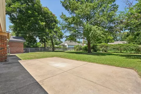 Exterior - 1367 E 46th St, Tulsa, OK 74105 photo 2 of 8