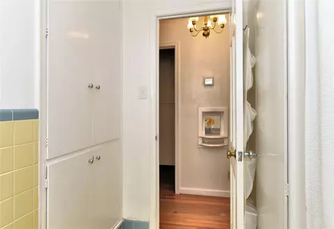 Bath - 1598 E 60th Pl, Tulsa, OK 74105 photo 3 of 3