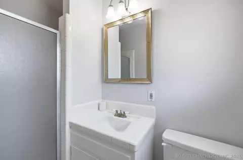 Bath - 8634 E 38th Pl NE, Tulsa, OK 74146 photo 2 of 2