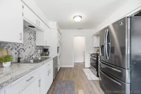 Kitchen - 8634 E 38th Pl NE, Tulsa, OK 74146 photo 1 of 3