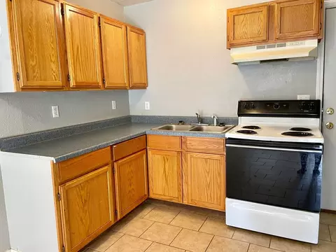 Kitchen - 312 S B, Davis, OK 73030 photo 1 of 2