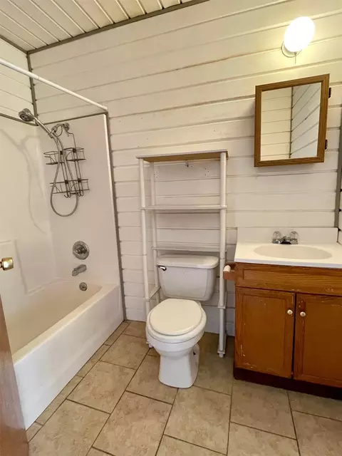 Bath - 312 S B, Davis, OK 73030 photo 2 of 2