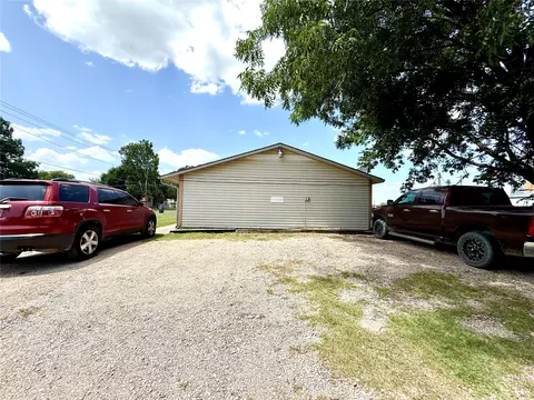 Exterior - 312 S B, Davis, OK 73030 photo 4 of 6