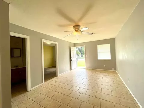 Living - 312 S B, Davis, OK 73030 photo 1 of 3