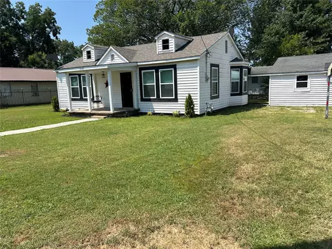 Exterior - 1008 1st Ave, Warner, OK 74469 photo 3 of 6