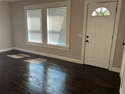 Living - 1008 1st Ave, Warner, OK 74469 photo 1 of 7