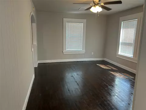 Living - 1008 1st Ave, Warner, OK 74469 photo 3 of 7