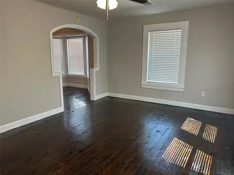 Living - 1008 1st Ave, Warner, OK 74469 photo 4 of 7
