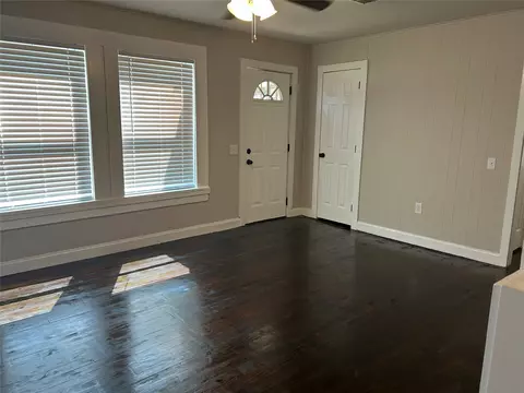 Living - 1008 1st Ave, Warner, OK 74469 photo 2 of 7
