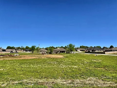 17540 W Tray Rd, Tahlequah, OK 74464