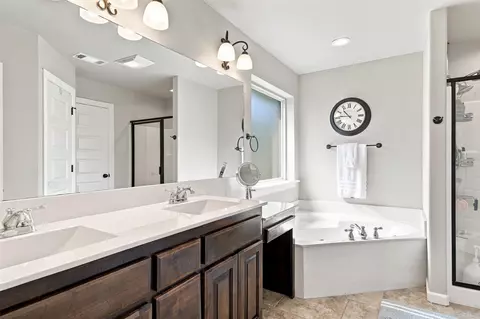 Bath - 20609 E 32nd Pl S, Broken Arrow, OK 74014 photo 2 of 8