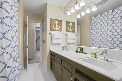 Bath - 8531 E 35th St, Tulsa, OK 74145 photo 5 of 5
