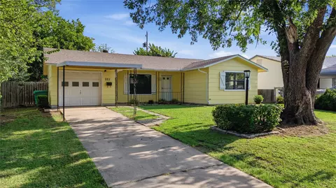 221 W Monterey Ave, Sapulpa, OK 74066