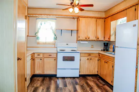 Kitchen - 116307 S 4209 Rd, Eufaula, OK 74432 photo 2 of 2