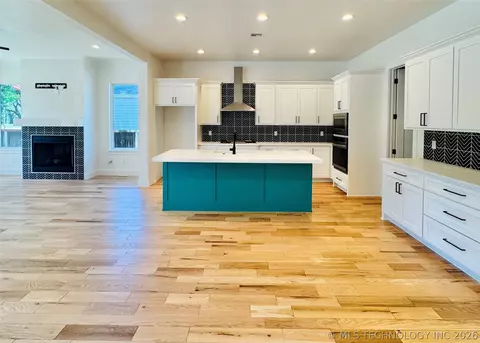 Kitchen - 913 E 37th St S, Tulsa, OK 74105 photo 1 of 3