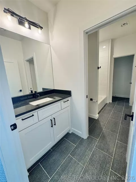 Bath - 913 E 37th St S, Tulsa, OK 74105 photo 5 of 5