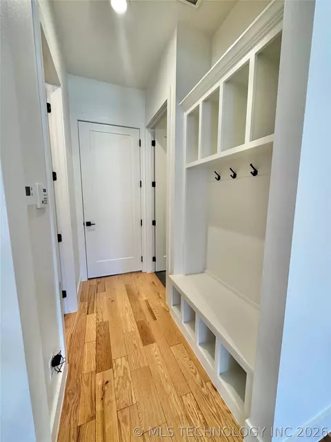 Entry Way - 913 E 37th St S, Tulsa, OK 74105 photo 1 of 3