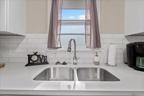 Kitchen - 9178 E Marshall Pl N, Tulsa, OK 74115 photo 3 of 4