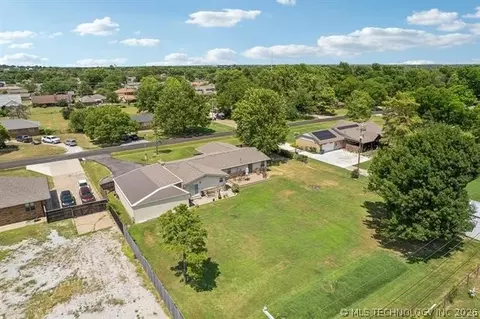 View/Area - 8244 E 37th St, Tulsa, OK 74145 photo 2 of 4