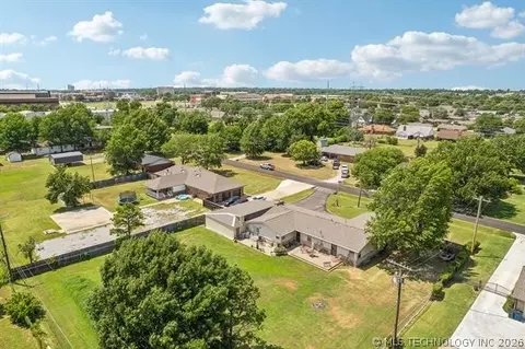 View/Area - 8244 E 37th St, Tulsa, OK 74145 photo 3 of 4