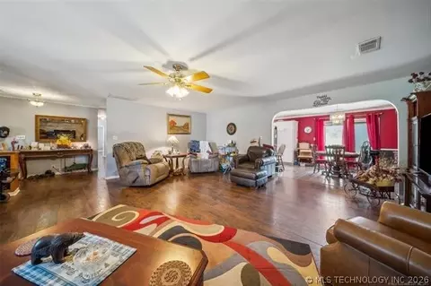 Living - 8244 E 37th St, Tulsa, OK 74145 photo 2 of 3