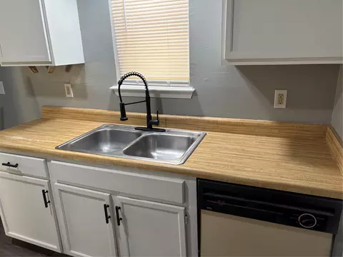 Kitchen - 1001 E Pecan St, Cushing, OK 74023 photo 2 of 3