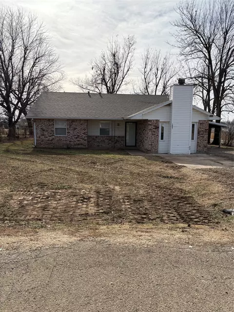 Exterior - 1001 E Pecan St, Cushing, OK 74023 photo 5 of 5