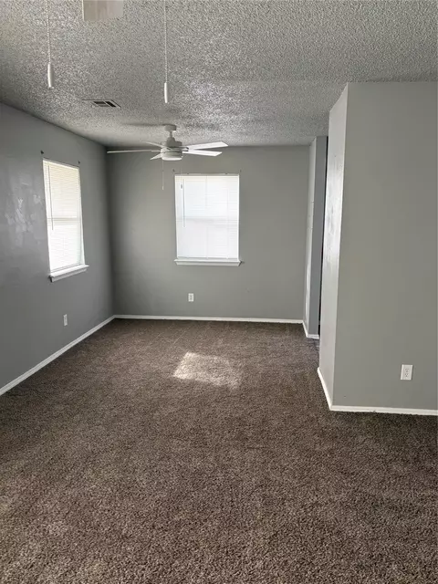 Living - 1001 E Pecan St, Cushing, OK 74023 photo 3 of 3