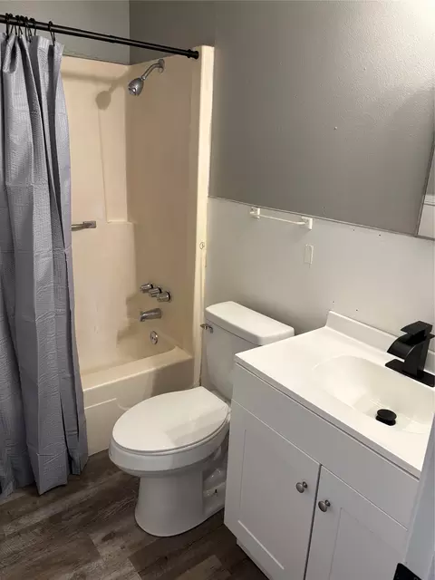 Bath - 1001 E Pecan St, Cushing, OK 74023 photo 2 of 2