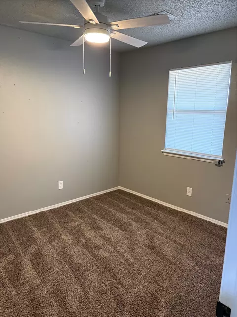 Bedroom - 1001 E Pecan St, Cushing, OK 74023 photo 3 of 4