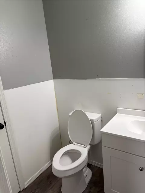 Bath - 1001 E Pecan St, Cushing, OK 74023 photo 1 of 2