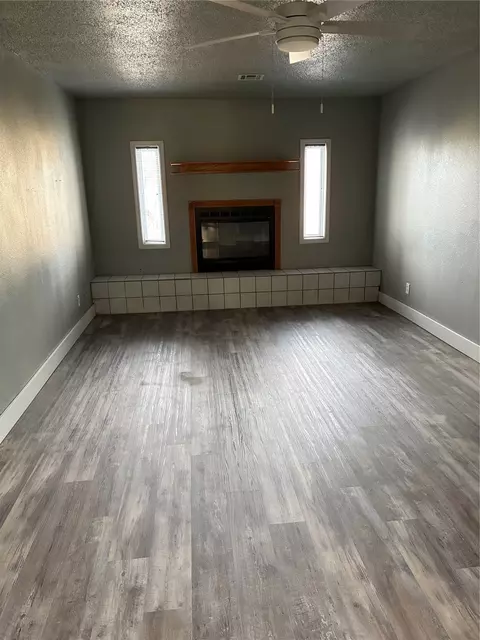 Living - 1001 E Pecan St, Cushing, OK 74023 photo 1 of 3